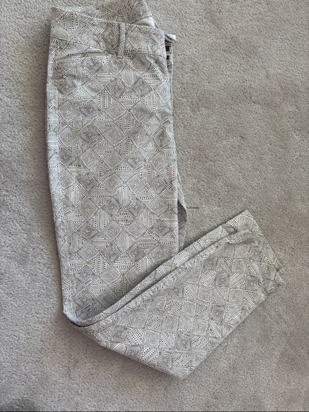 Pant geometric pattern